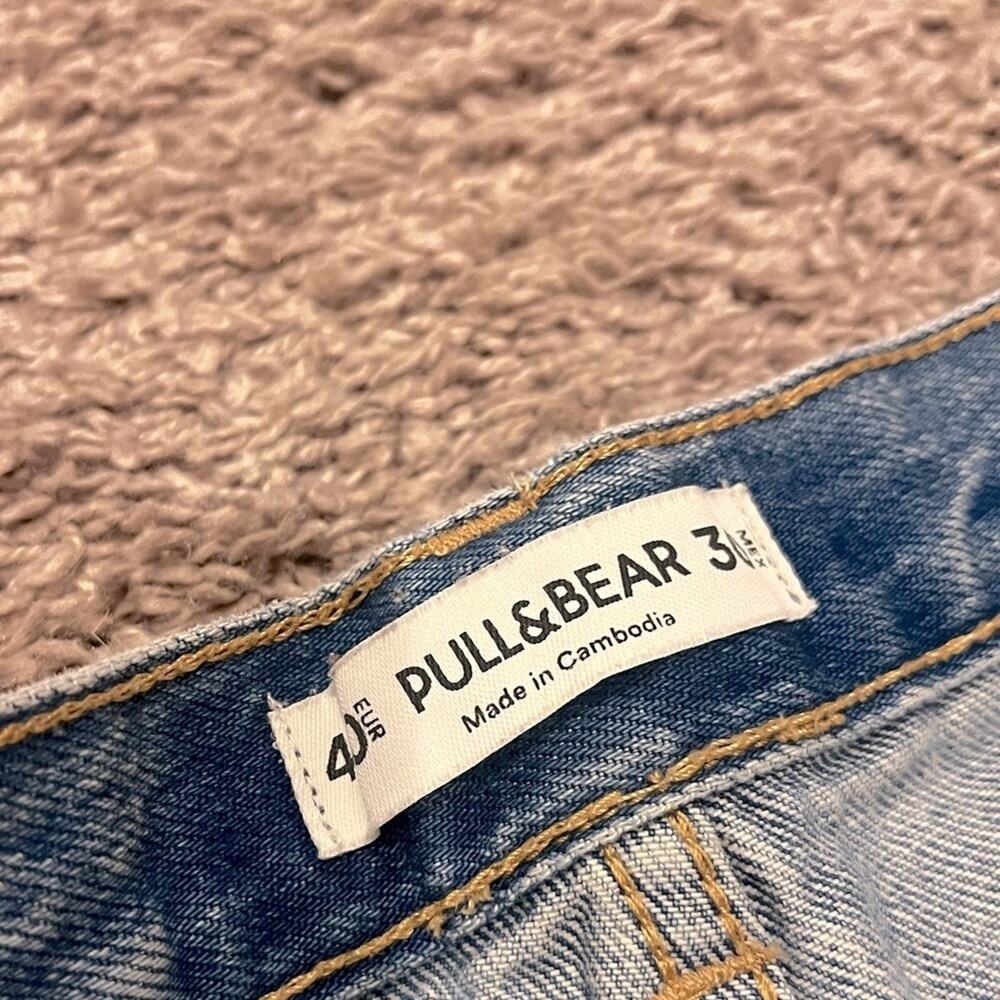 Pull&Bear Distressed medium wash denim shorts daisy dukes size 30 - Picture 2 of 4